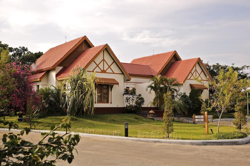 ミャエ トー ウィン ホテル Naypyidaw 部屋 写真